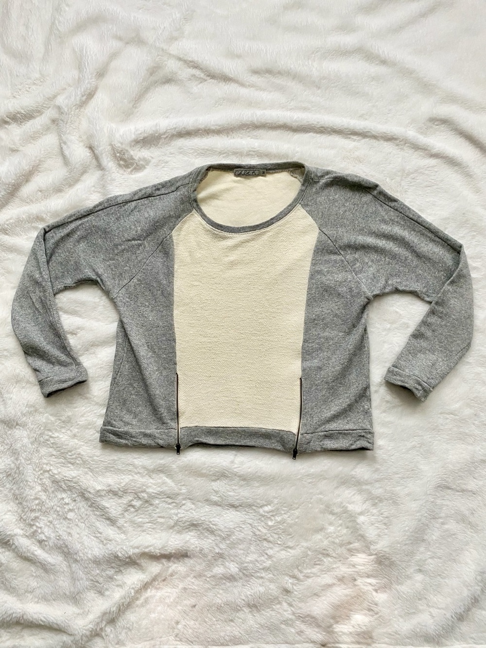 Chloe K Long Sleeve Zipper Front Knit Top Cream Gray Size Medium